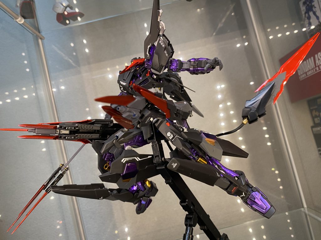 前方に展開する事でビームキャノンとして使用することが出来ます