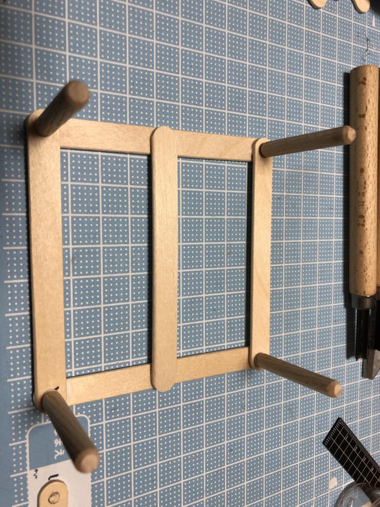 100円ショップの材料をボンドでくっつけました