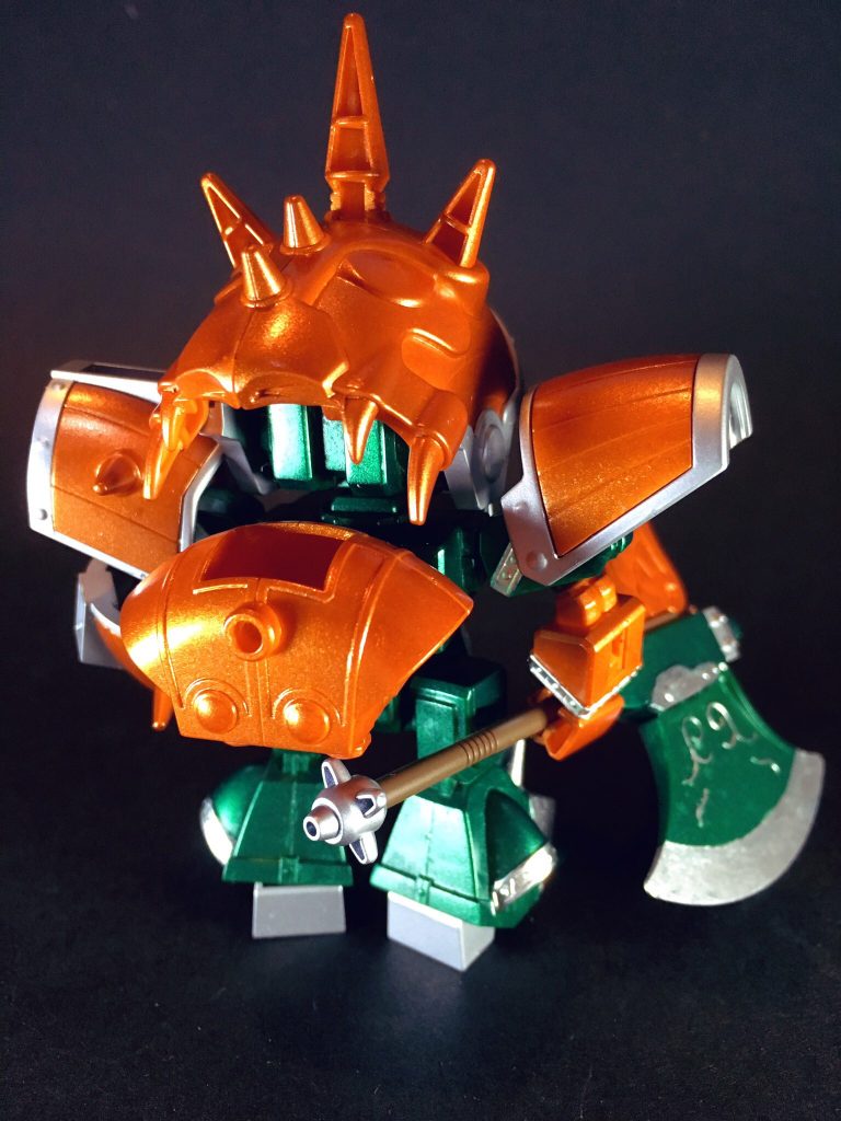 「元山賊出身の偉丈夫で、曹操ガンダムに才を見出され親衛隊長に抜擢される。
忠誠心が篤く性格は慎み深い。