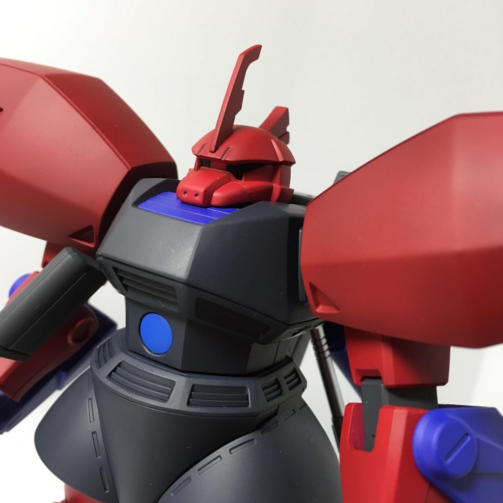 殆どガイアノーツの塗料で塗装しました。
赤:ローズディープレッド
黒:スレートブラック
濃いブルー:コバルトバイオレット
腹部青:アイスコバルトブルー
シルバー:ダークステンレスシルバー
グレー:メカサフ スーパーヘヴィ
ビームランサーのビーム部分のみMr.カラーの蛍光イエロー