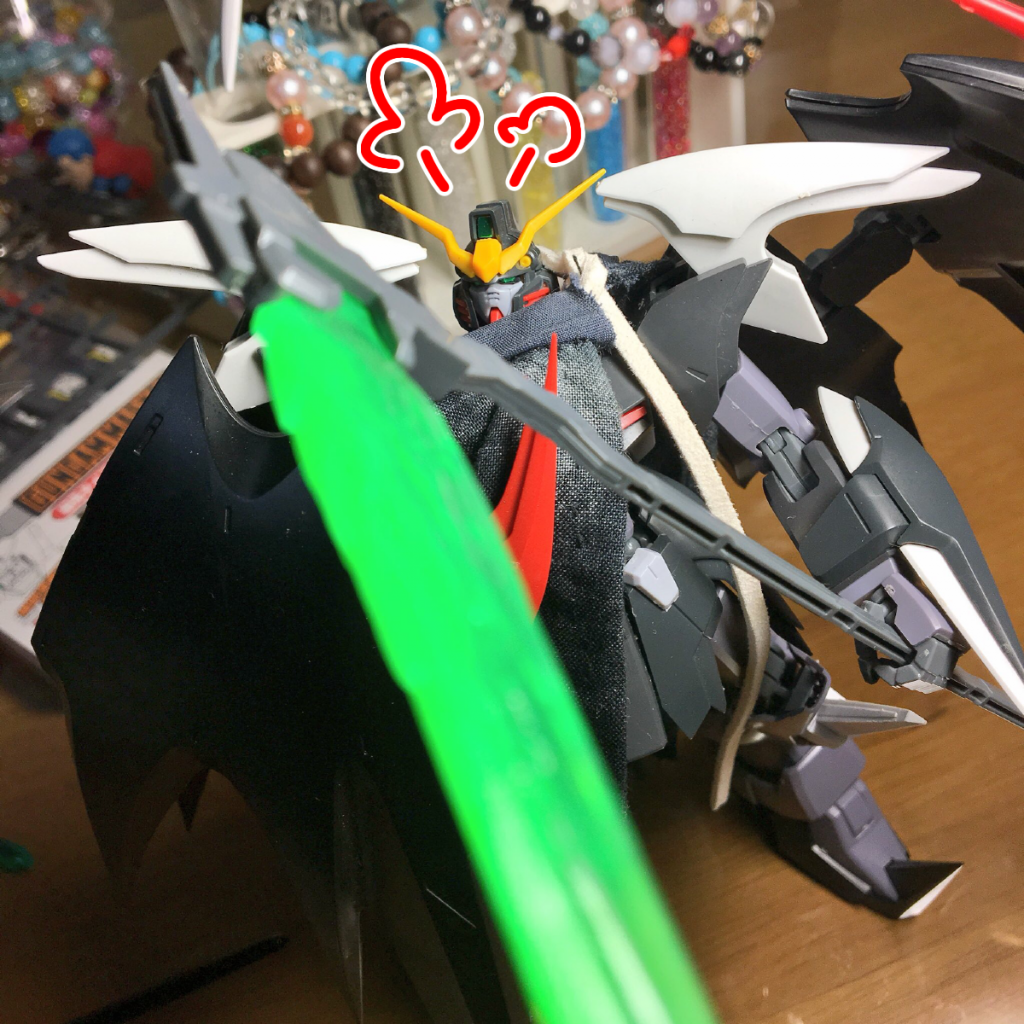 怒ってしまいましたね。
武器を持つなんて優しくないなあ。

まあ、彼にとっての急所を見られたんだから、そりゃ怒りますよね。