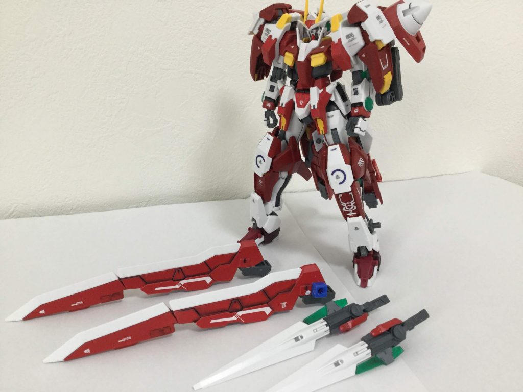 アヴァランチユニットの付け方はエクシアと一緒ですが、武装を少し手を加えました。