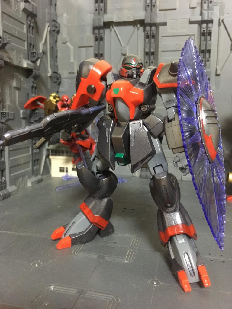 基本色はガンメタでその他細かいところは筆とガンダムマーカーで塗装してます