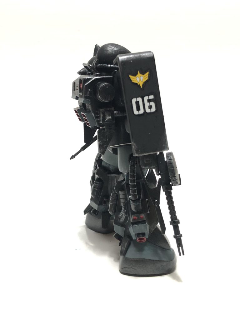 よこ
シールドには突撃機動軍章でパーソナルナンバーは「06」
オルテガ中尉の機体
