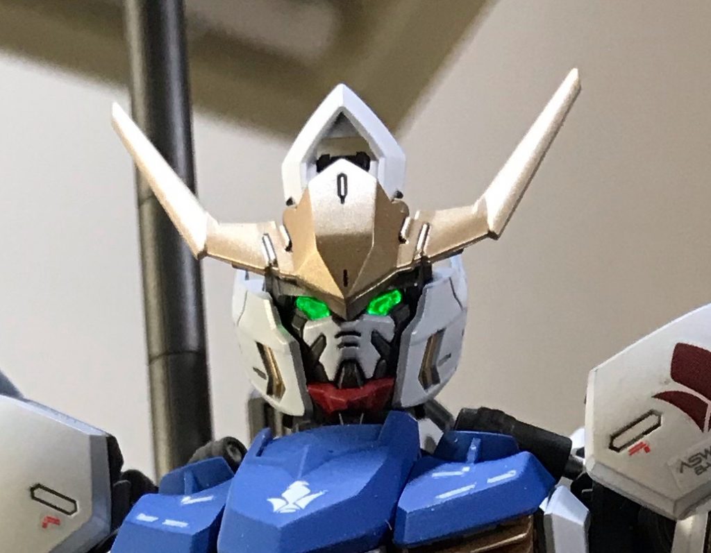 カメラアイだけですがLED搭載。500円足らずで出来ちゃうからクリアパーツの目を持っているガンプラには全部仕込みたくなる