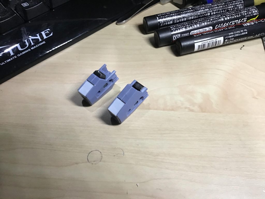 所々誤魔化し効かなそうな合わせ目が出るので、思い切ってモールド化してます。加えて腕は、一部パーツをプラ板に置き換えて、段落ちモールドっぽくしてます。