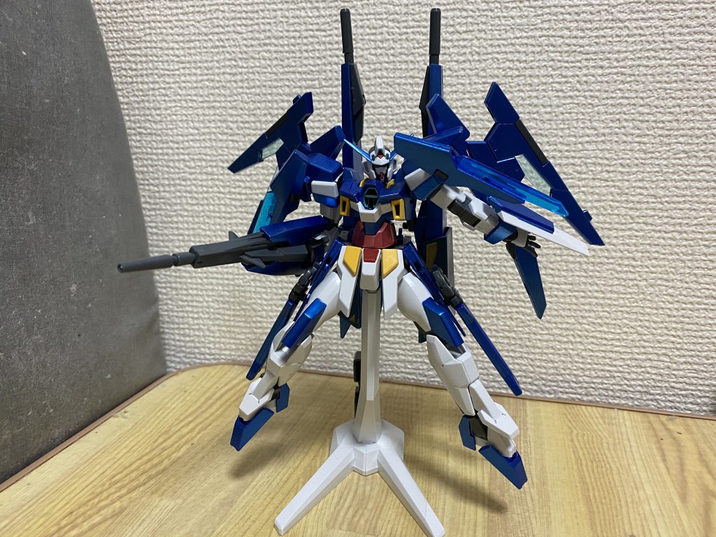 他MAGEシリーズに合わせたメタリックカラーです。
実家に帰ったのでエアブラシでカラー変更です