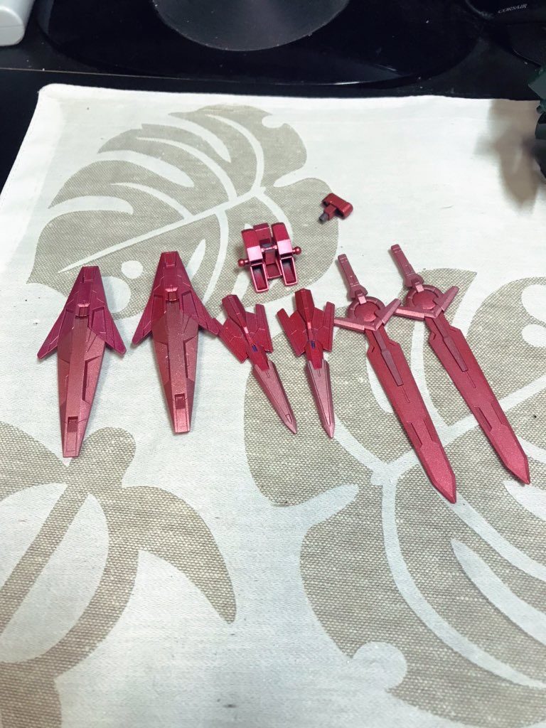 ダイバーエースユニットのみだとこんな感じにメタル感が強いですが、組み上げるとかなり印象が変わります。