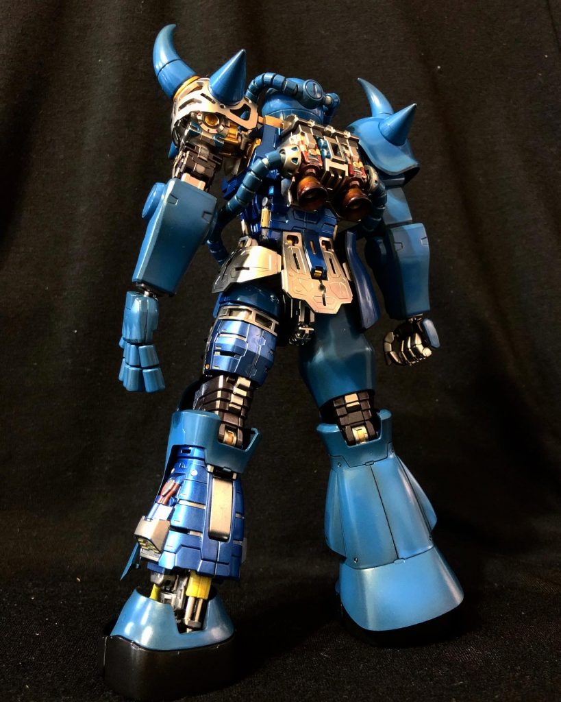 シンプルな外装に対比して内部は徹底的にメカニック感出してみました。