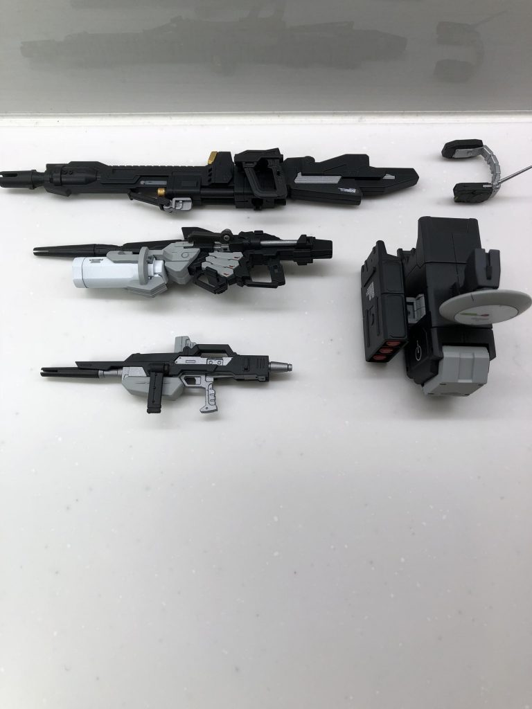 武装類です。
ミサイルポッドとMk-Ⅱの武器類と別に余っていた、バンシィノルンのビームマグナムとランチャーストライクのアグニも用意しました。
こちらもグレー系の配色で統一。