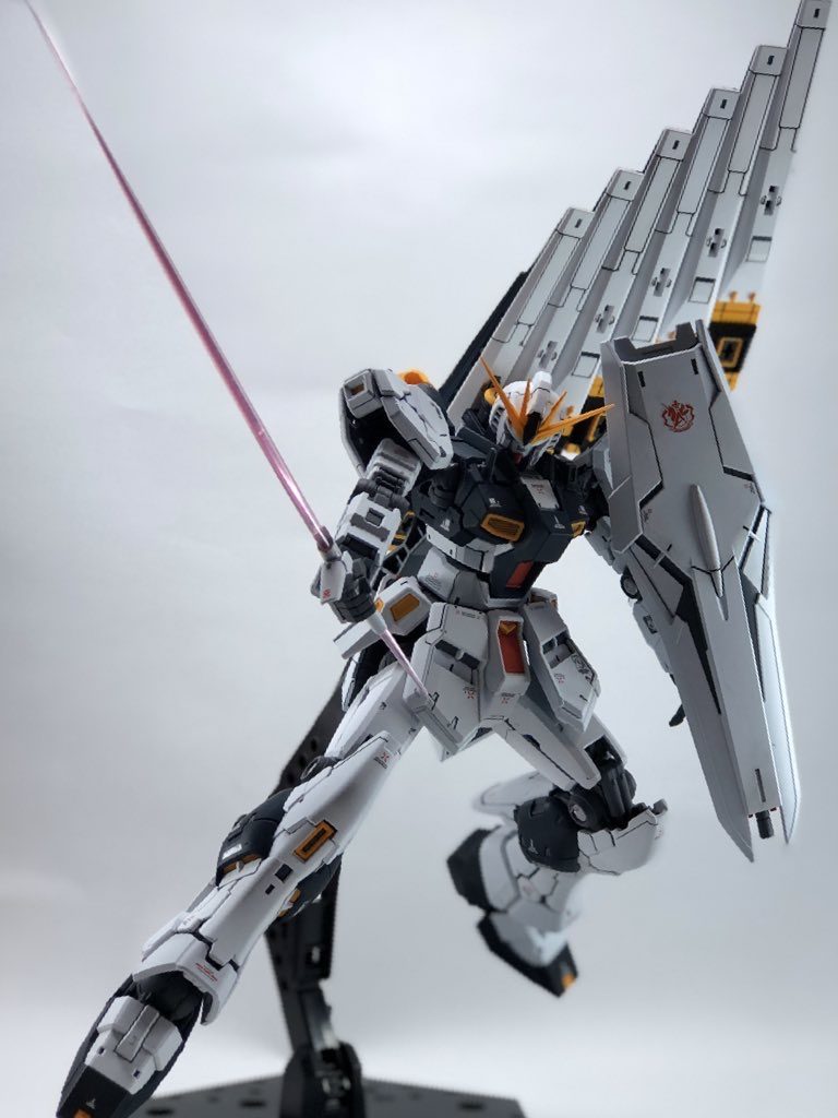 RGνガンダム–3枚目/制作者：モカ