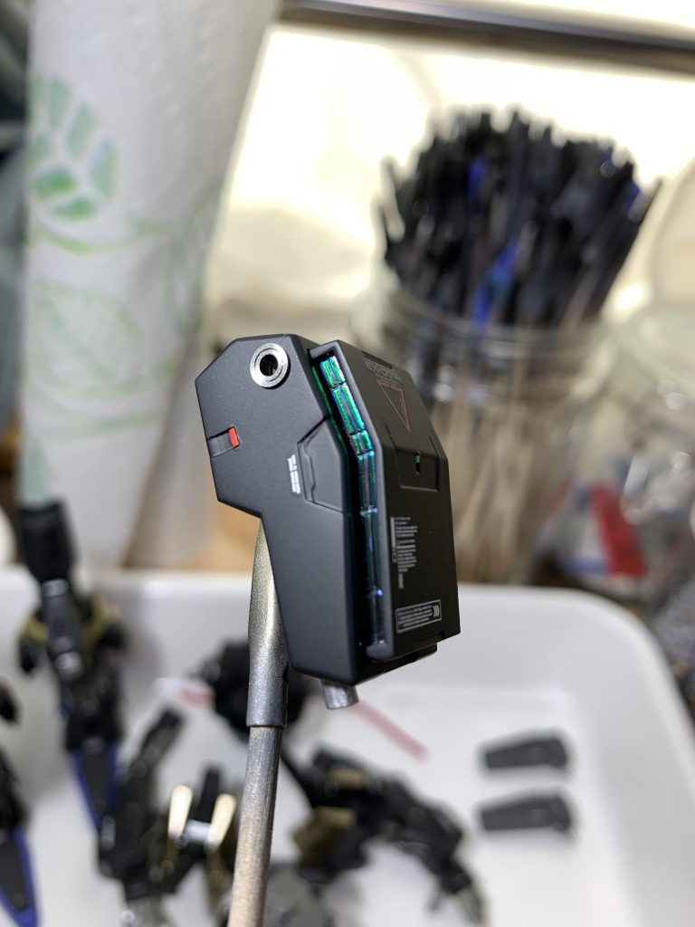 お気に入りポイントです。
エネルギータンクの展開部にオーロラシールを貼りチラ見せ(o´艸`)