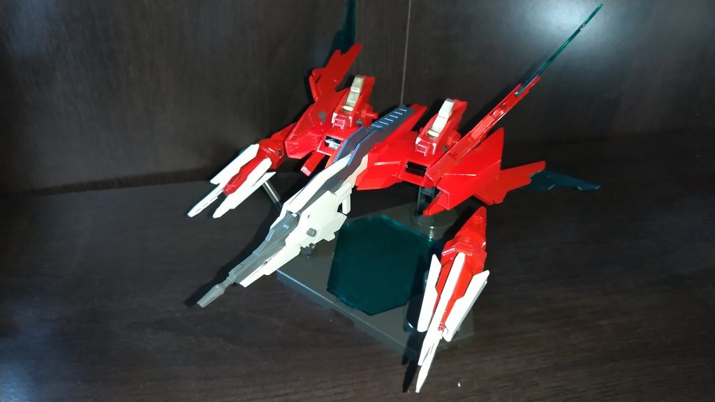 支援機として戦う為に、単独でも大型ファンネルを展開して戦闘を行えます