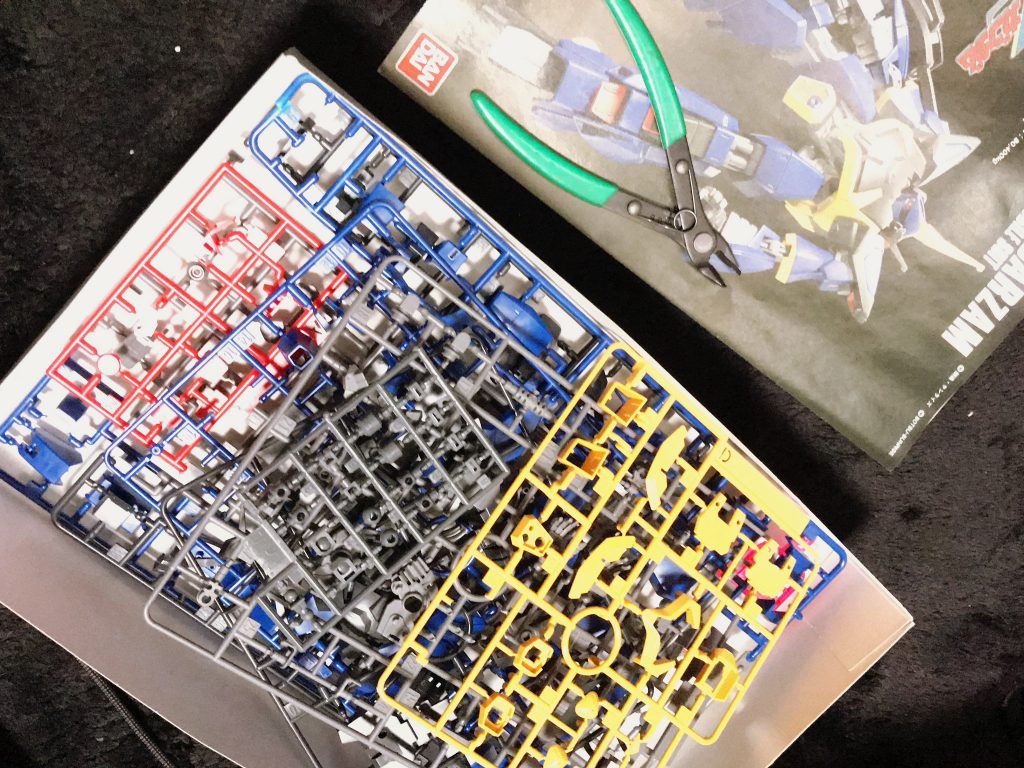 そしてなんとベースのMk-Ⅱは
ネットにて中古を。
バーザムは新品を頭部と
ビームサーベルのみ使用です。
バーザムの余りって何かに
使えますかね？笑笑