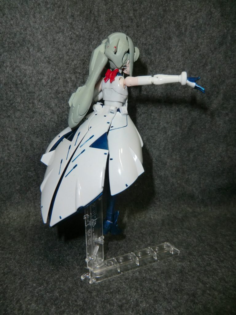 髪の毛はＴ社のXF-12『明灰白色』です。リボンは赤くしてみました。