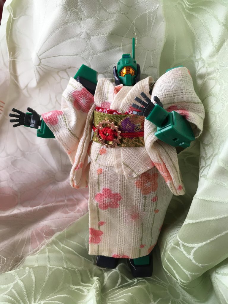 完成！帯と帯留め！
ハンドメイド用の歯車風パーツを帯留めにしてみました⚙
帯は背中でスナップで留めてます