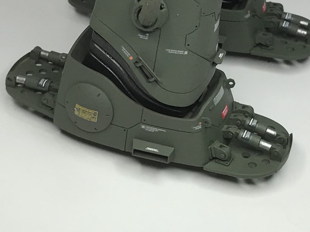 不安定な足場の安定用と水中移動ブレーキのブレード付き