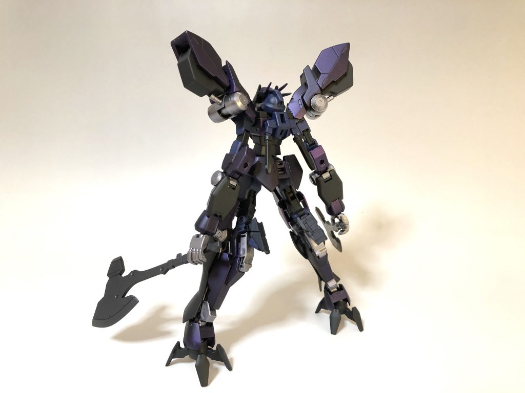 背面。フレーム剥き出しのアーマー接続です。