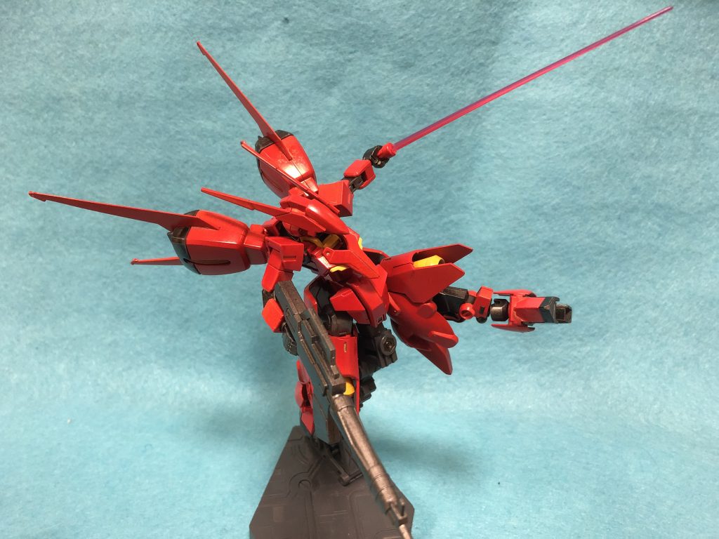 赤い機体には蹴りをさせよ。