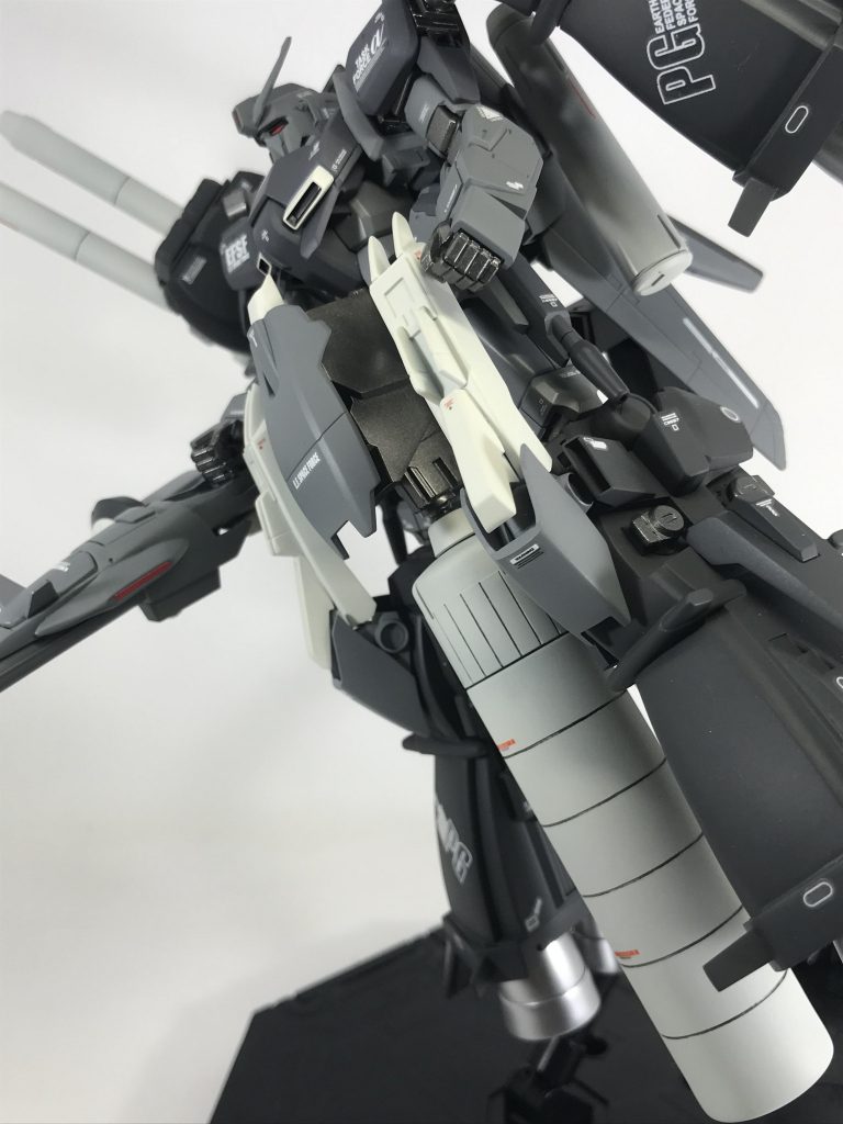 加工自体は昨年に完了していたの
ですが、カラーリングをどうするか
最後まで悩んでいる内に年が明けて
しまいました。(^_^;)
結局は無難なグレーにしましたが、
中々スパルタンな感じに仕上がって
満足です。( ´∀`)