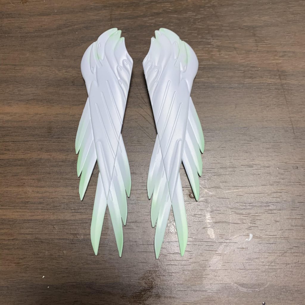 翼先端にグラデーションを初挑戦