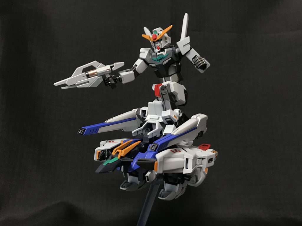 ちゃんと乗っかります(この位置だと背面スラスター使えないじゃん!)