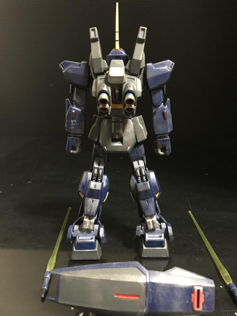 後面
皆様はお気付きだろうか…
そうバーニアに注目して
いただきたい…
焼け具合に異変があることを。笑
今はちゃんと青焼けと赤焼け
反対に直してますぅ〜😭
合わせ目消しもしてませんが
細かいところまで塗ったので
大目に見てください🙇‍♂️