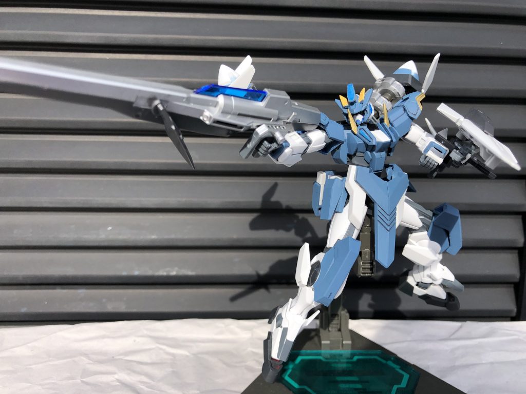 主武装のバスターライフルとシールドです。バスターライフルはアリオスGNHWのキャノンをベースに、シールドはインパルスランシェのものをベースにしました。