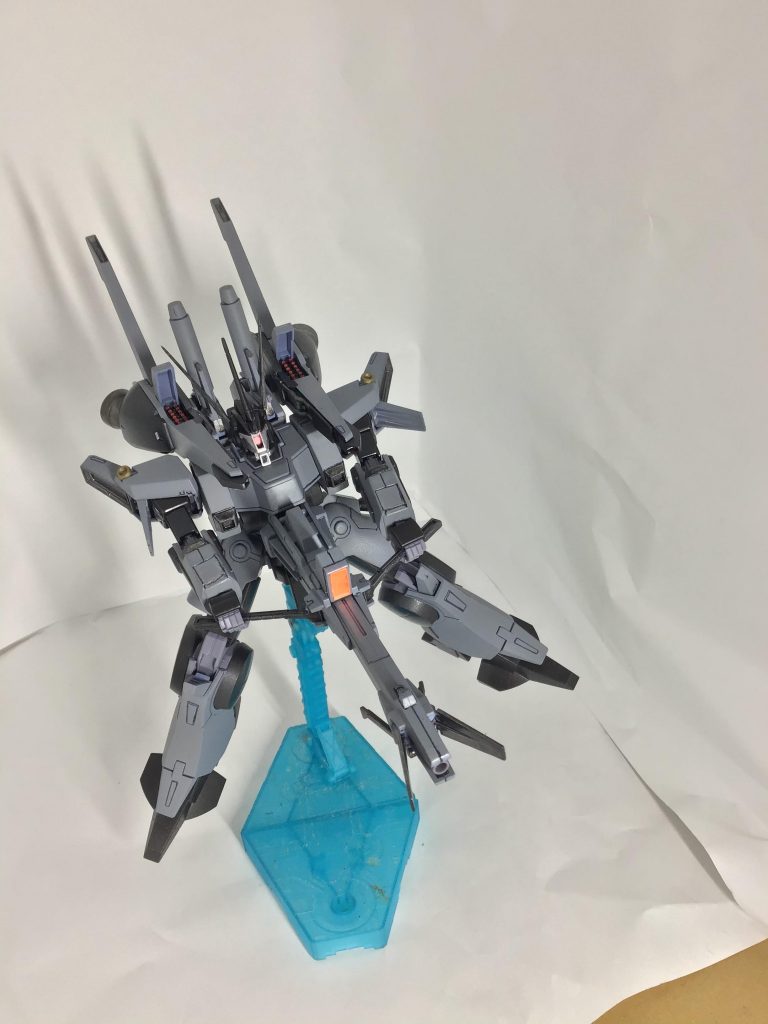 シメは「全弾発射!」という感じで。ミサイル部分の塗り分けが地味に面倒なところ。