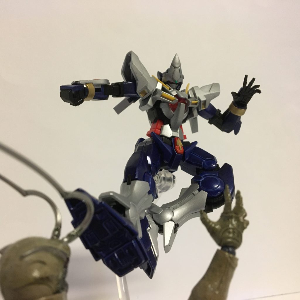 必殺技のライトニングブラストは腰のサーベルを外す必要がありますがカッコ良く決めれます。