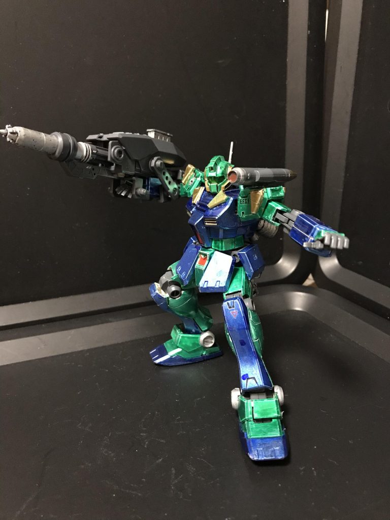 近接武器その2 パイルバンカー
ナックルはパイルバンカーに替えることも出来ます。
アマ○ンオ○ガのポーズと既視感が、、、(笑)