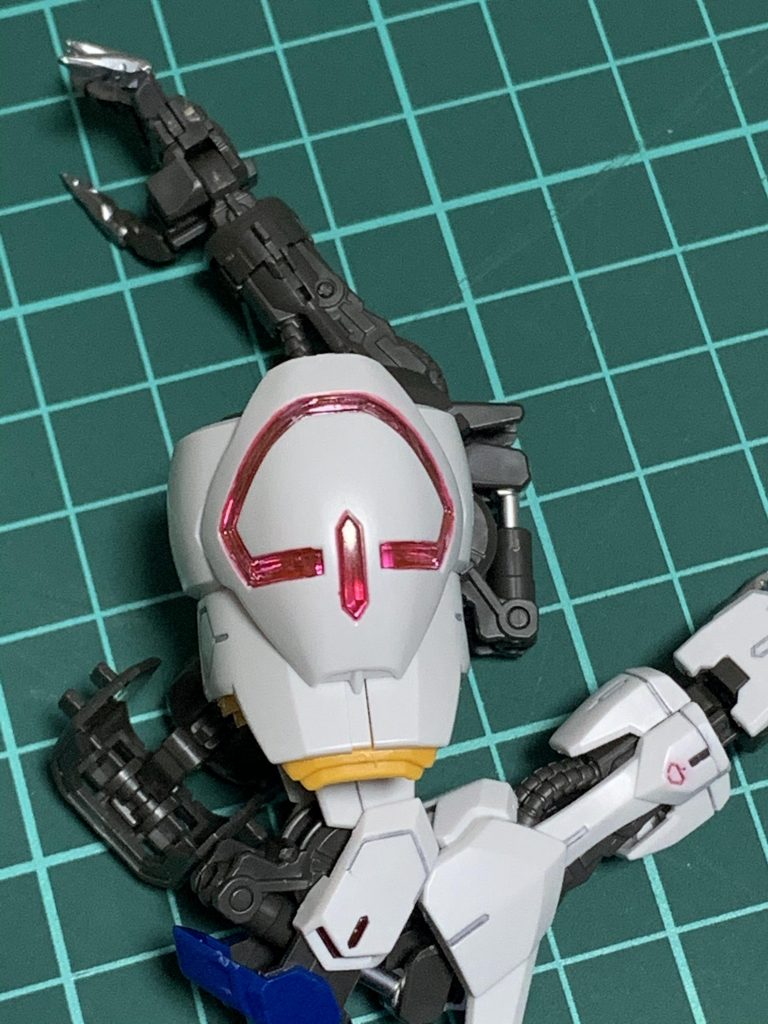 クリア部分のウラにホイルシールを貼って反射光を狙いましたが、画像だとわかりづらい。。。