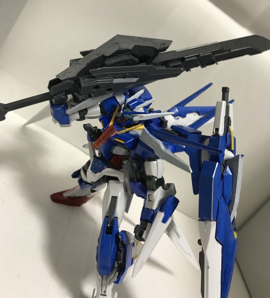 メイン武装である大剣、ザルバートです。コトブキヤのユナイトソードにAGE2マグナムSVのハイパードッズライフルやバインダーガンのパーツを付けて製作してみました