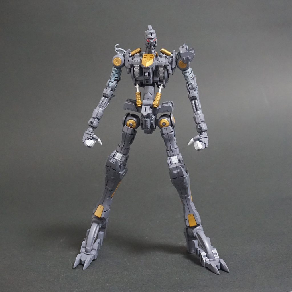 ガンダムフレームです。
ベースはMGですが、ヘルメット部・下腕・足はフルメカニクスを移植しています。