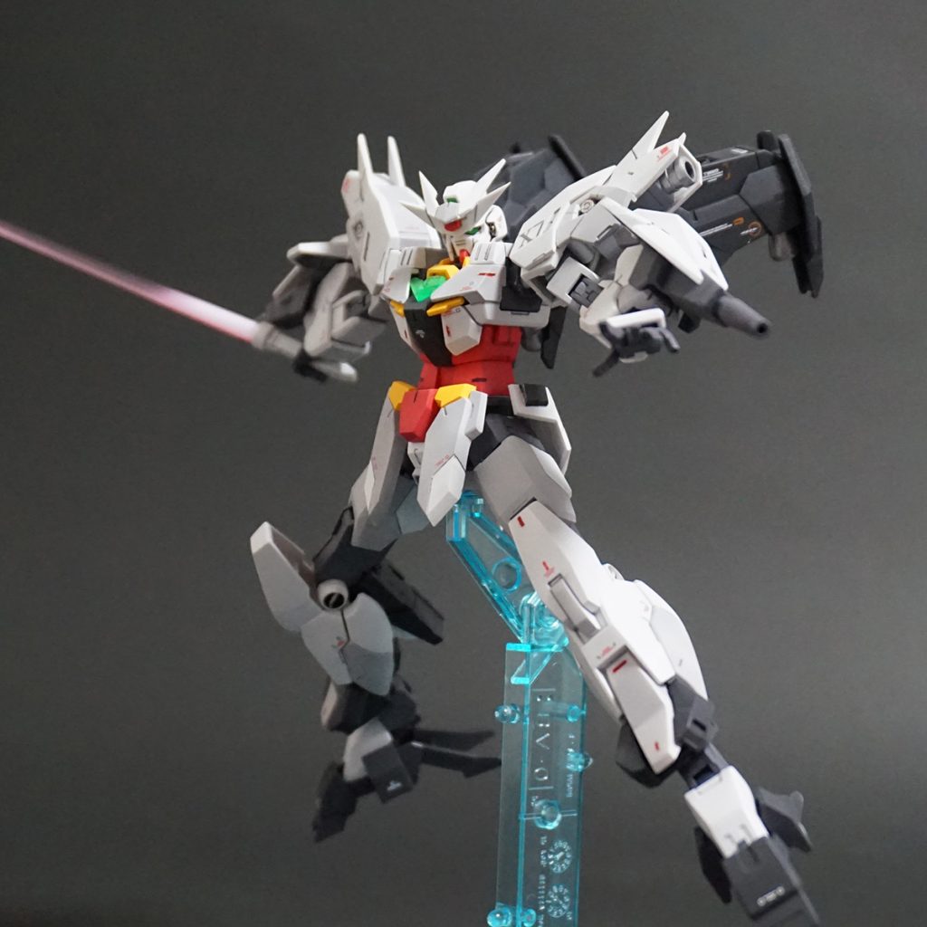 ビームサーベルを構えて