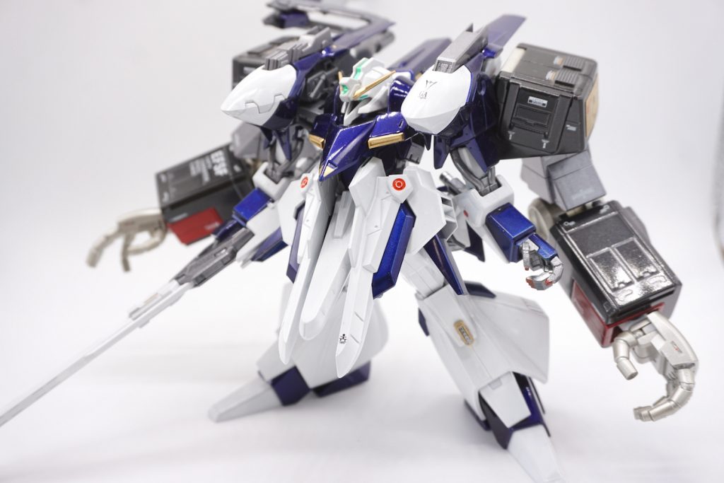 HGサイコガンダムの腕を拝借して設定画のようなギガンティックアーム装備仕様に。フォウのサイコガンダムの腕なので黒いけど、今年コレをやりたいが為にもう一機ホワイトとブルーのT３カラーのサイコガンダムを組みたいと思っている。