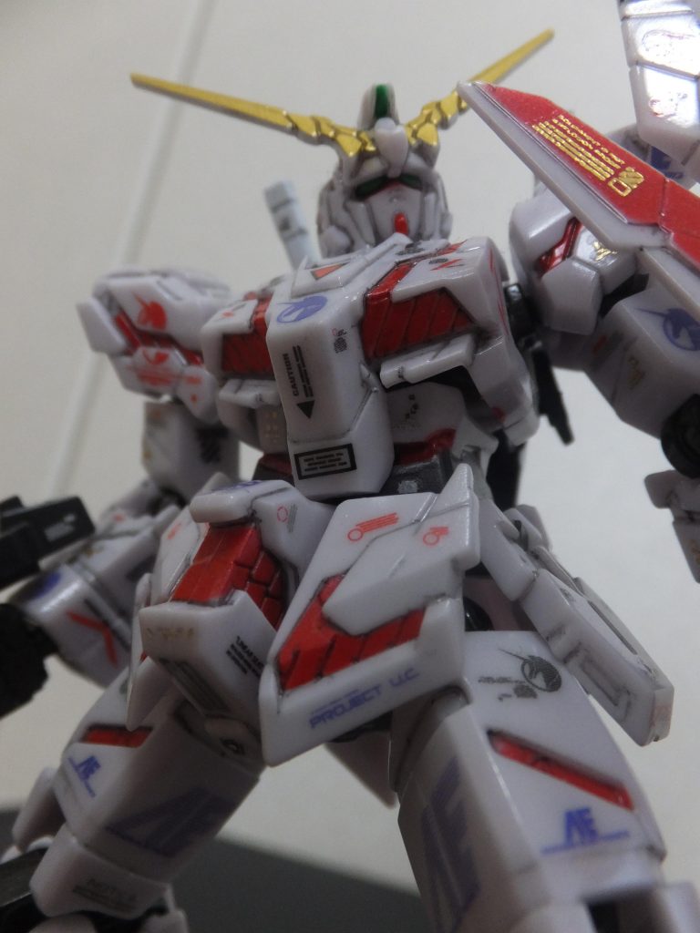 サイコフレームもしっかり色分けしてくれており、細かいモールドも入れてくれているので仕上がりも映えますね。