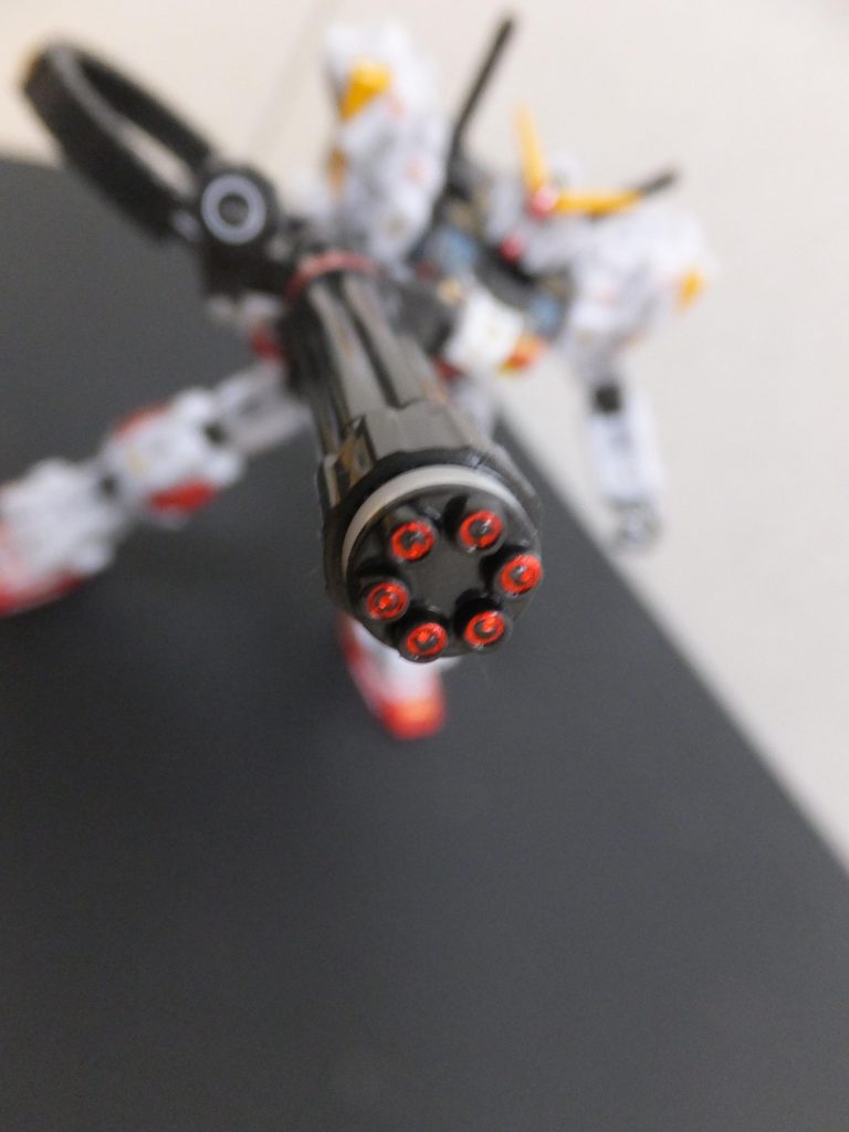 ちなみにガトリング砲の６連の銃口も塗装ではなくデカールで再現（結構細かい作業　笑）