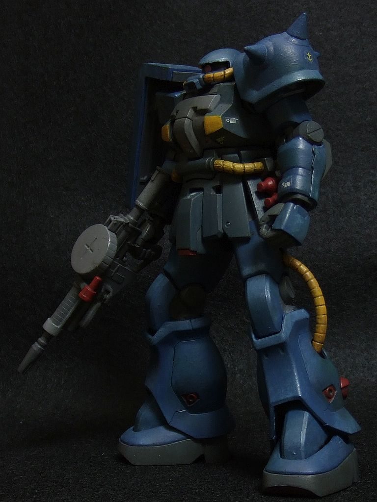 胸の黄色が連邦軍の証