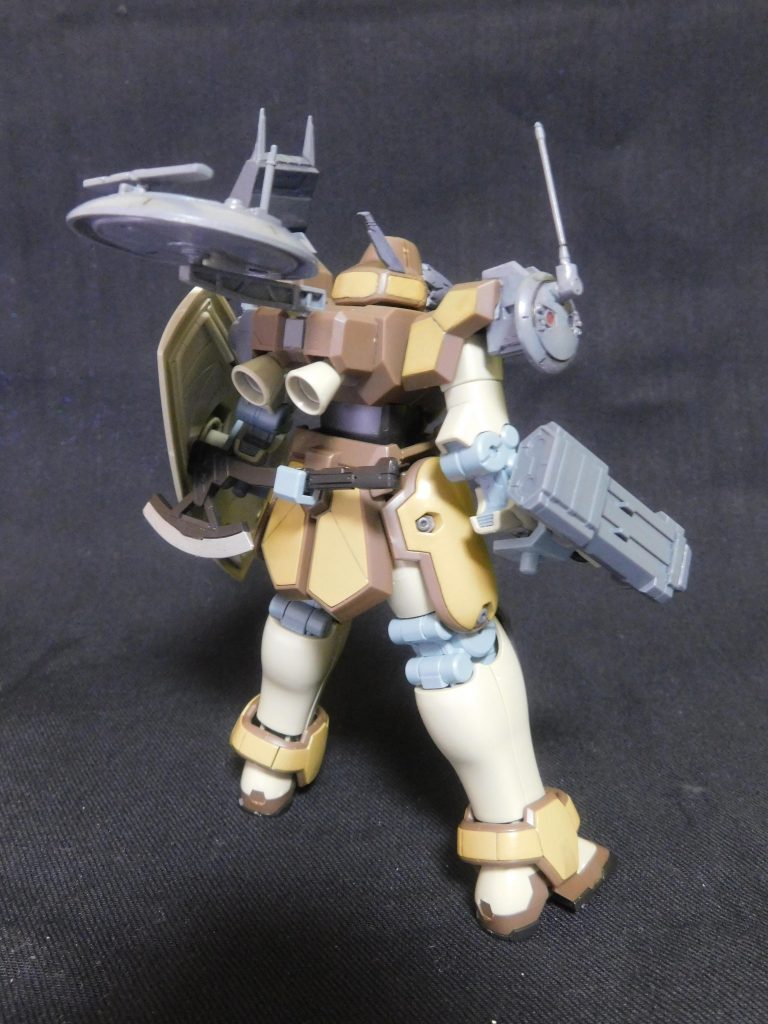 バックショット。
バックパックにビルダーズパーツのレドームを直接取り付けています。