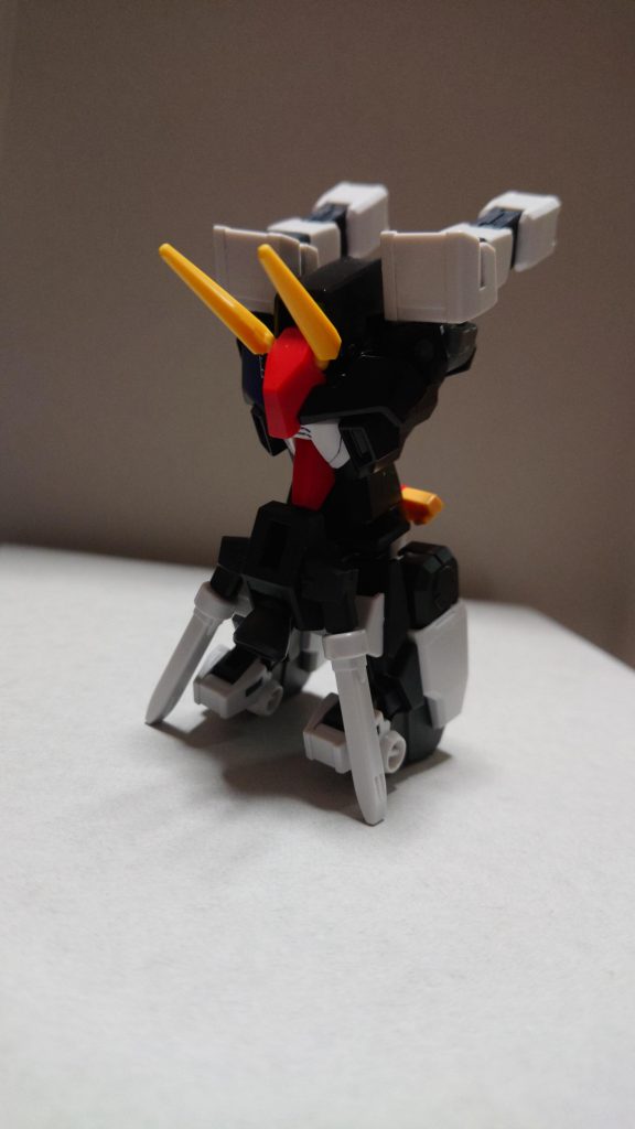 収納形態。　下半身を回転させる以外はまんまセラフィムのバックパック形態です。