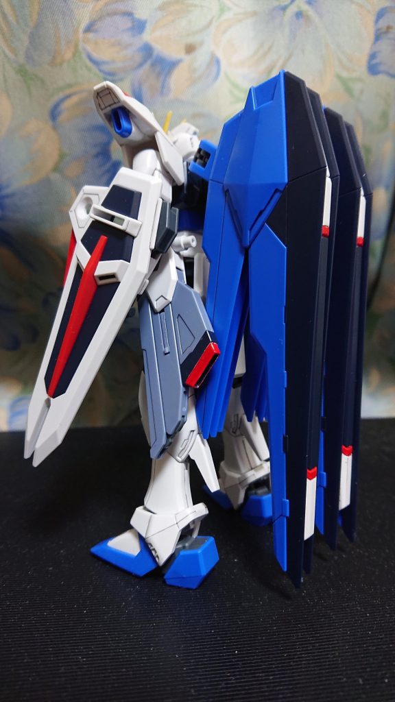 RGもですが、ほぼ板状の羽を色分けするの凄いですね