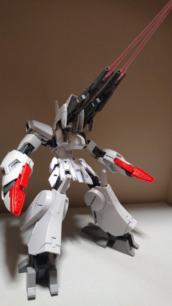 このモードではフィンファングでの遠距離攻撃はもちろん、砲塔にある大型ビームサーベルで敵を切り裂く。