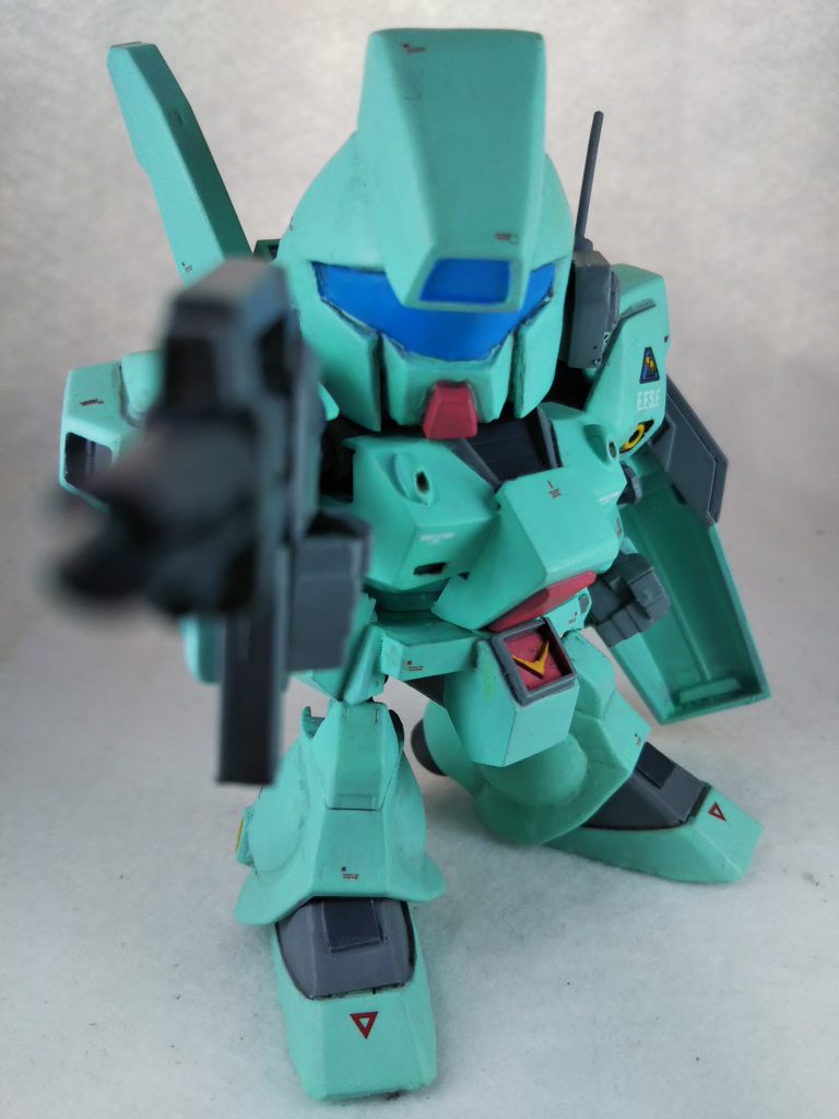 脚部はザクをベースにしています。