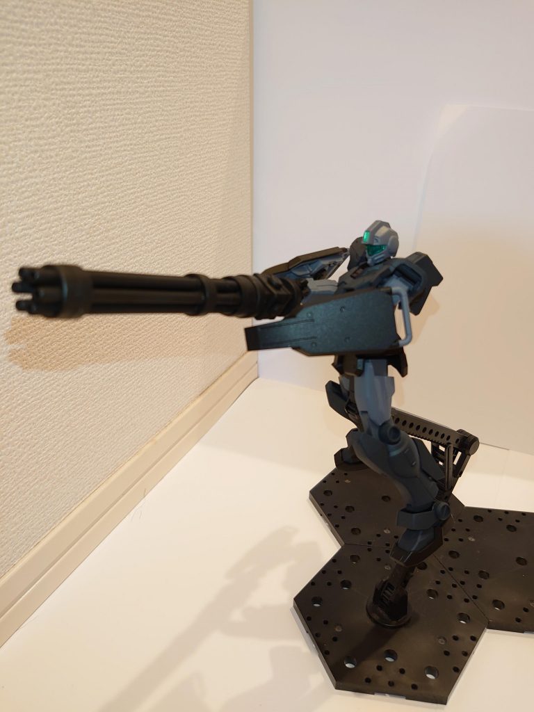 敵に向かってガトリングを撃ってるやつ〜