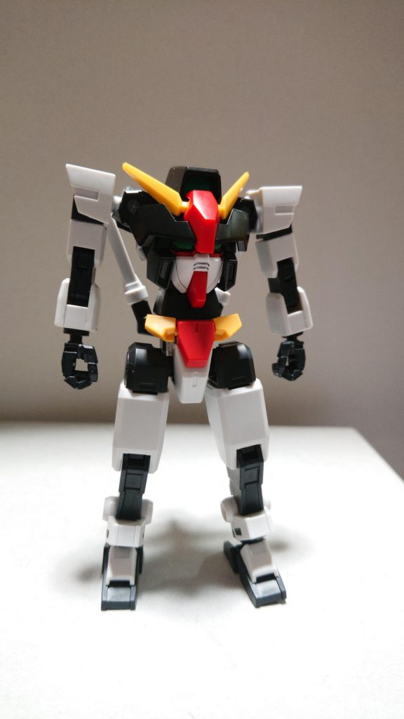 前面。手と下半身とバックパックがコアガンダム、ボディがセラフィムです。
塗装は部分塗装です。