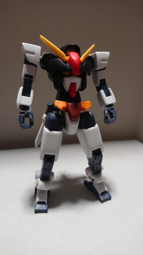 前面。二号機は全体的に角を削り、フェイスパーツもへの字を無くし小顔にしました。
今回も部分塗装です。