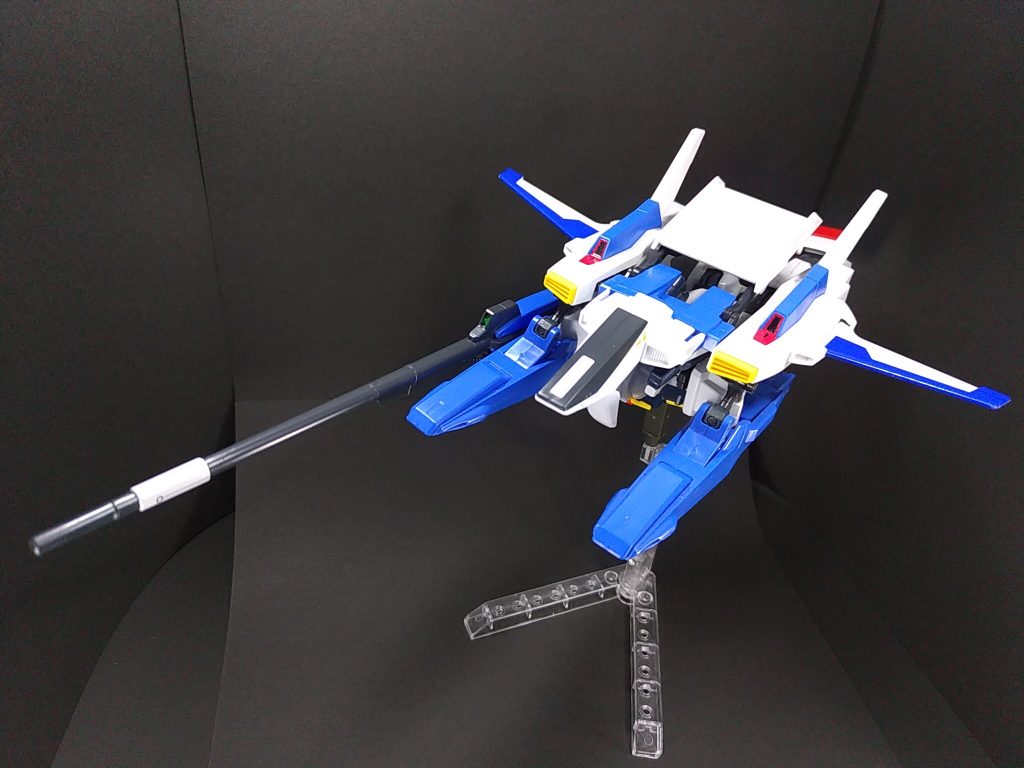 Gフライヤー
翼の青やダクトの赤、ロング・ライフルの砲身の白は付属のシールを使用。