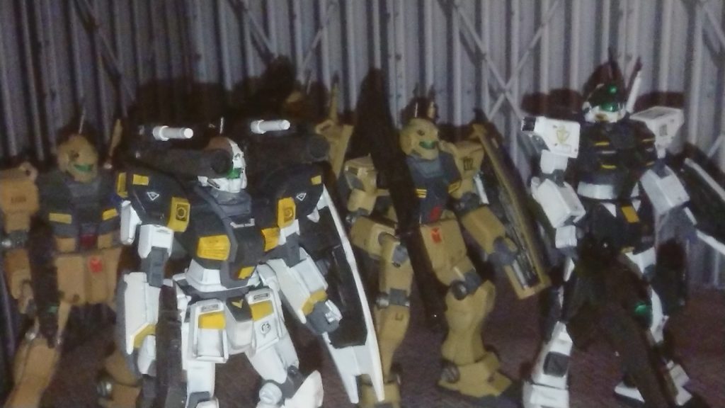 「……相変わらずそのジムヘッドはお前さんに合うなぁ」
ジムスナイパーⅡのパイロットである新たな相方に言われながらも「うるせい」と一言残して敵の基地へ乗り込んだエイガー中尉とかつての一年戦争を生き残った猛者達は言う。
「上のプライドなんかより俺らはいつの間にかこんな血生臭いとこに慣れちまったんですねぇ」
と呟くジム改のパイロットに熟練者らしきマシンガン仕様で挑むジム改のパイロットが笑いながらもこう答える。
「ここにいる連中なんざジオンに憑りつかれてる執念深い奴等しかいねぇだろう。血生臭いのは諦めろ」
彼が言うとジム改を動かす若手は「そんなぁ」と嘆きながらもジムスナイパーⅡのパイロットも同様に「同感だ」と笑いながらも緊張が解れてた時だった。