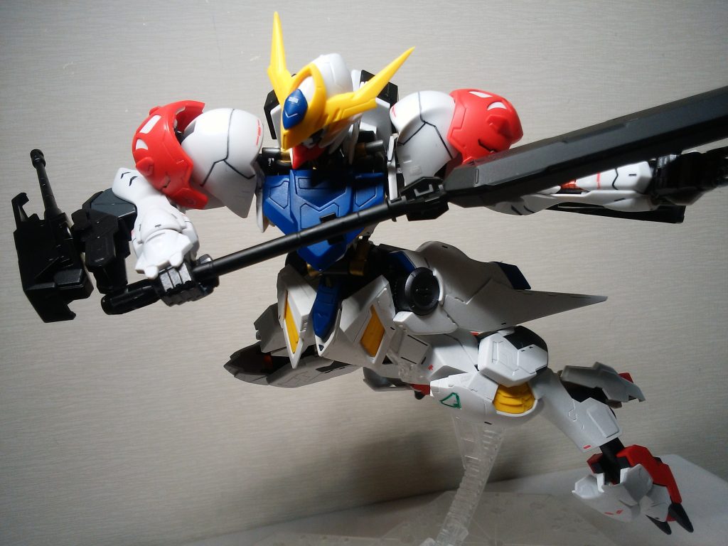 可動はそこまで良くなく、MAXこのポージングが決まるくらい。